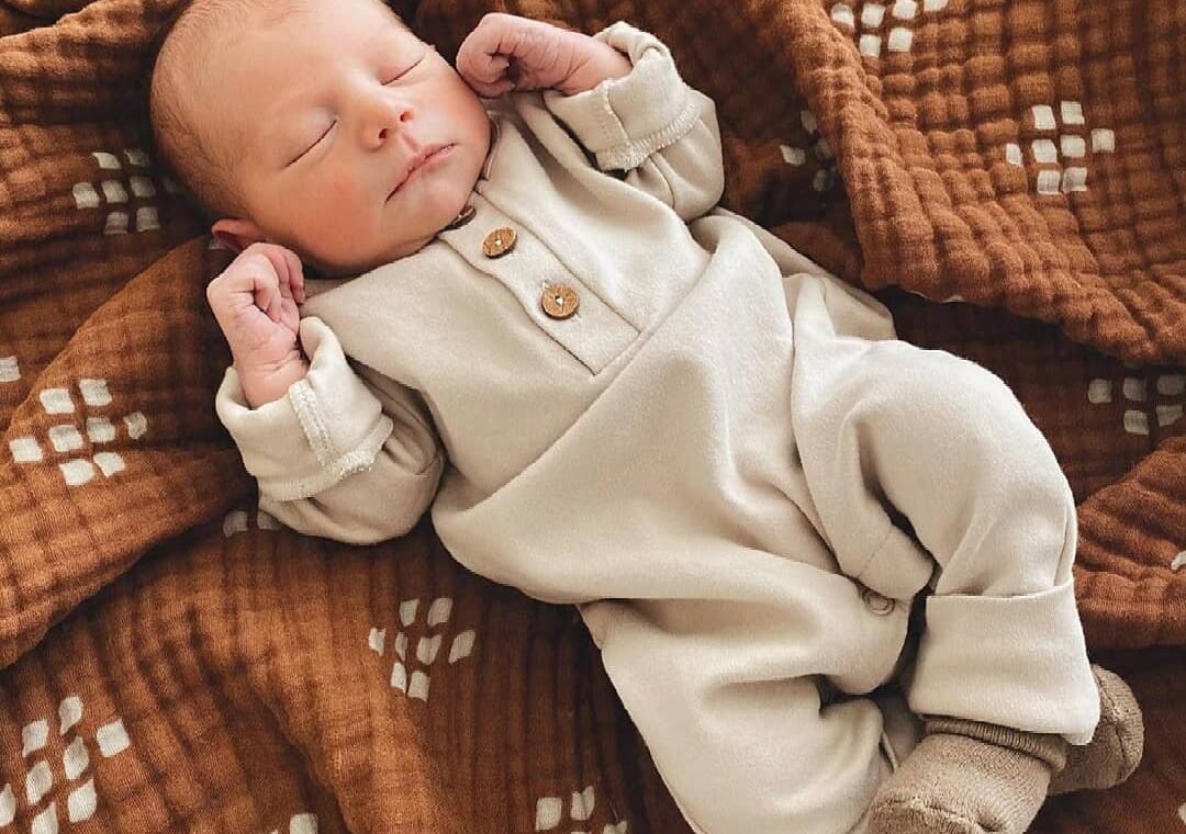 What Customization Options Can Suppliers Offer in Baby Clothing?